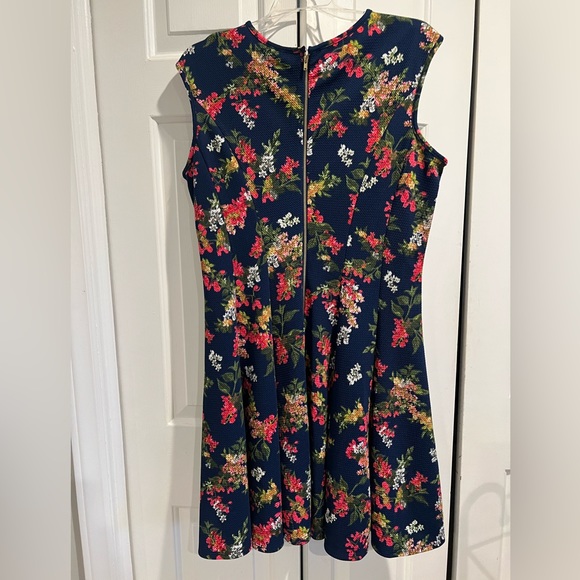 Navy Floral 🌺 Dress - Sleeveless, Cutouts around Neckline , Back Zipper Sz 12 - Picture 10 of 10
